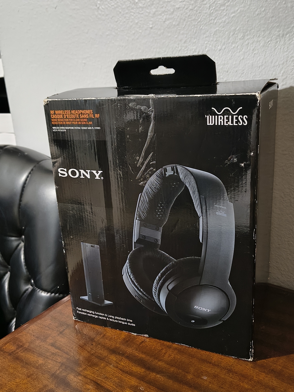 Sony MDR-RF985RK Wireless RF Headphones System with Base New Open Box